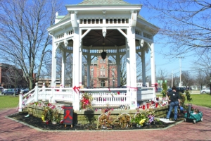 Chardon community banding together 