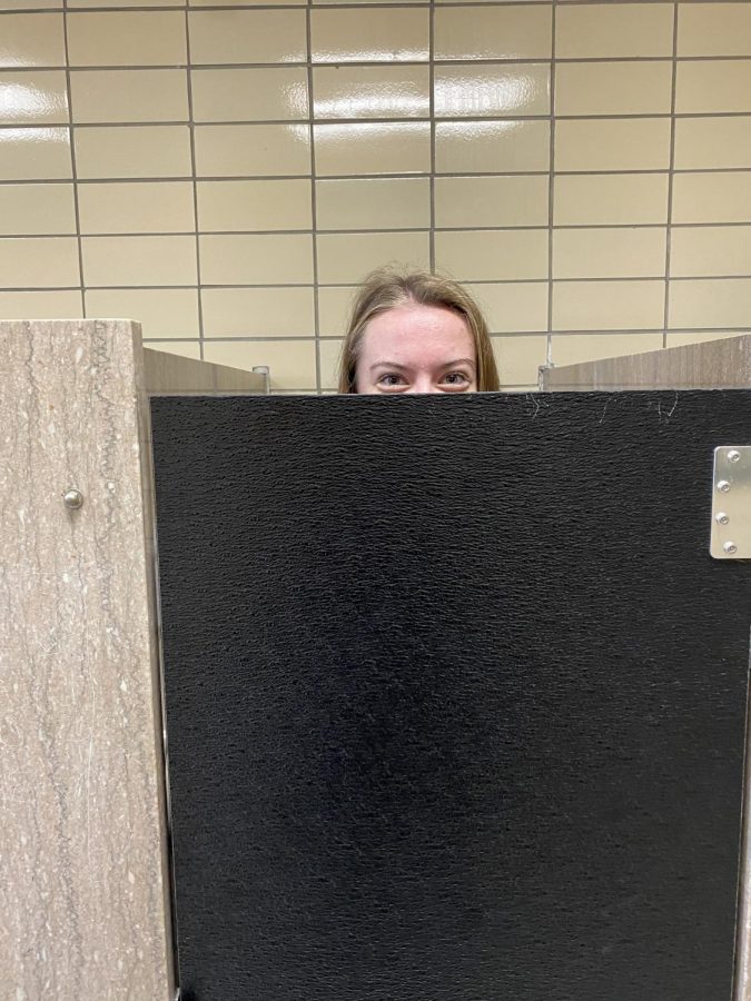 Madi is 5'2 yet even in the 300s she can see over the stall.